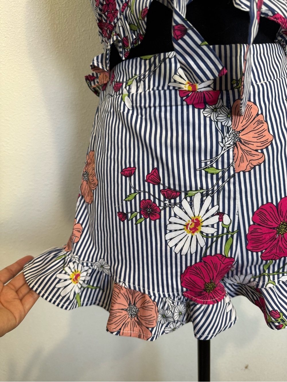TRAC Floral Stripe Two Piece Set Ruffle Shorts & Tie Front Crop Top S - Picture 3 of 14